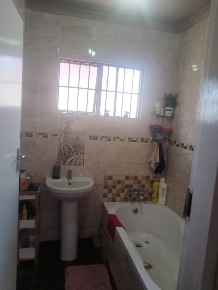 To Let 3 Bedroom Property for Rent in Lebanon North West